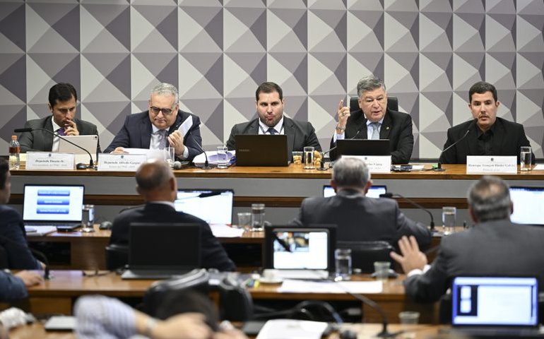 CPMI: Piloto confirma uso de aviões pela Conafer e cita cunhado de presidente da entidade como antigo dono