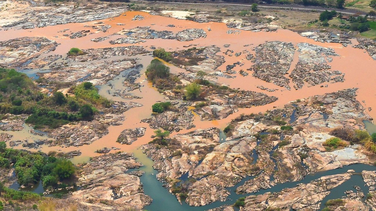 Samarco paga 1ª parcela do acordo de reparação pelo rompimento da barragem de Fundão