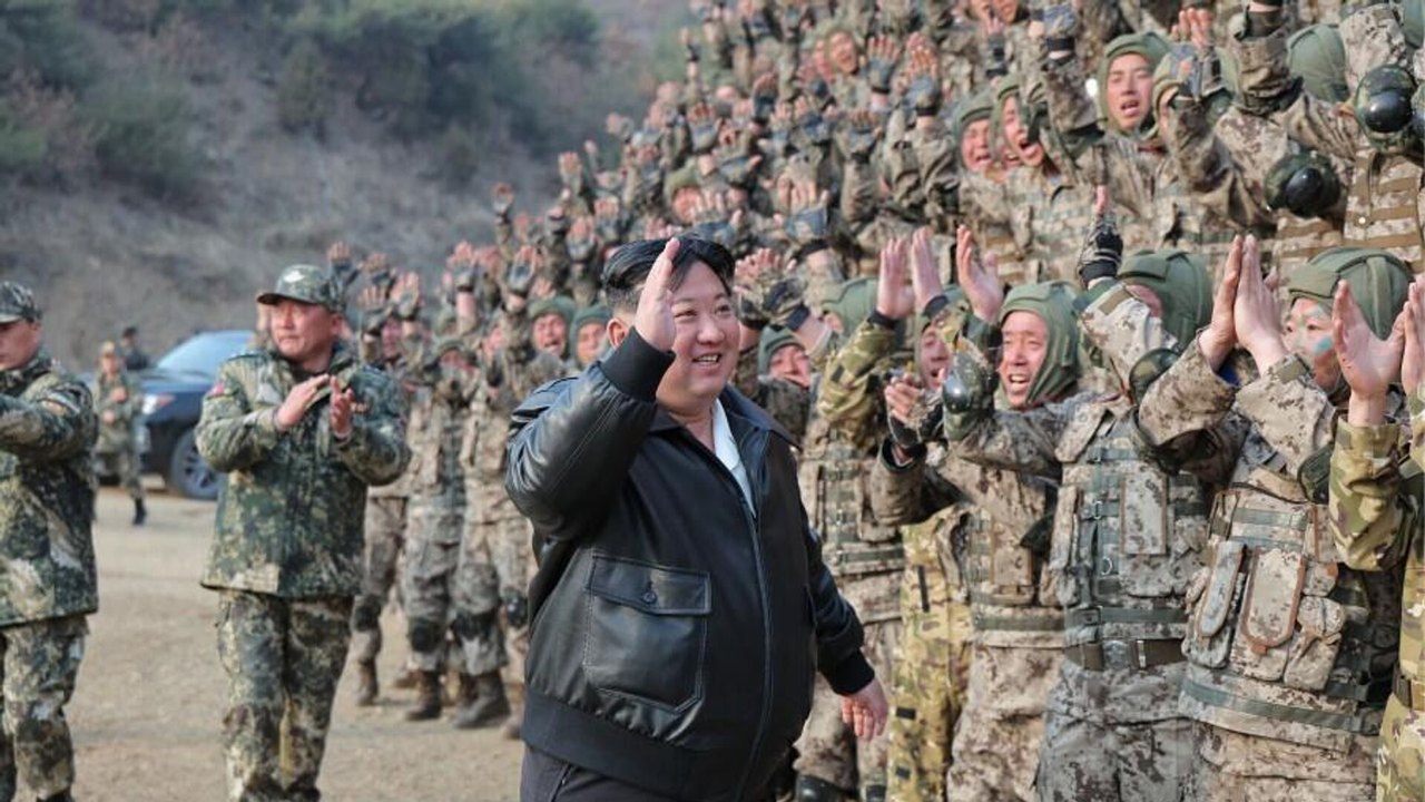 Kim Jong-un apela às tropas da Coreia do Norte para estarem prontas para a guerra, diz mídia