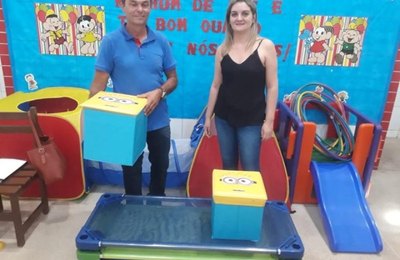 Prefeito Celino Rocha realiza entrega de brinquedos educativos para Creche em Anadia   