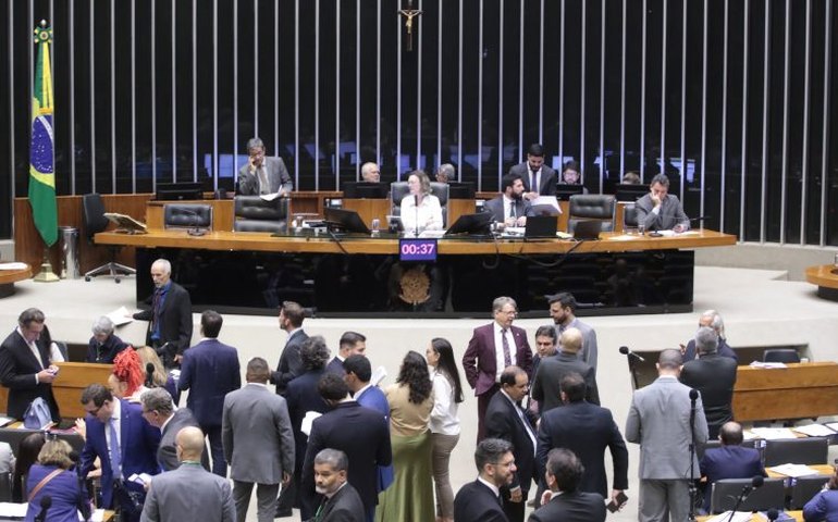 Câmara inicia votação em 2º turno da PEC do pacote fiscal