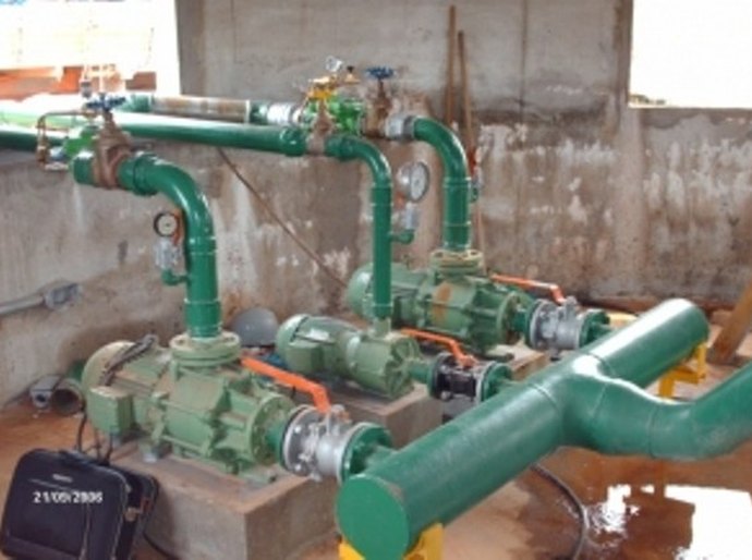 Casal investe em conjuntos motobombas e melhora abastecimento no Sertão