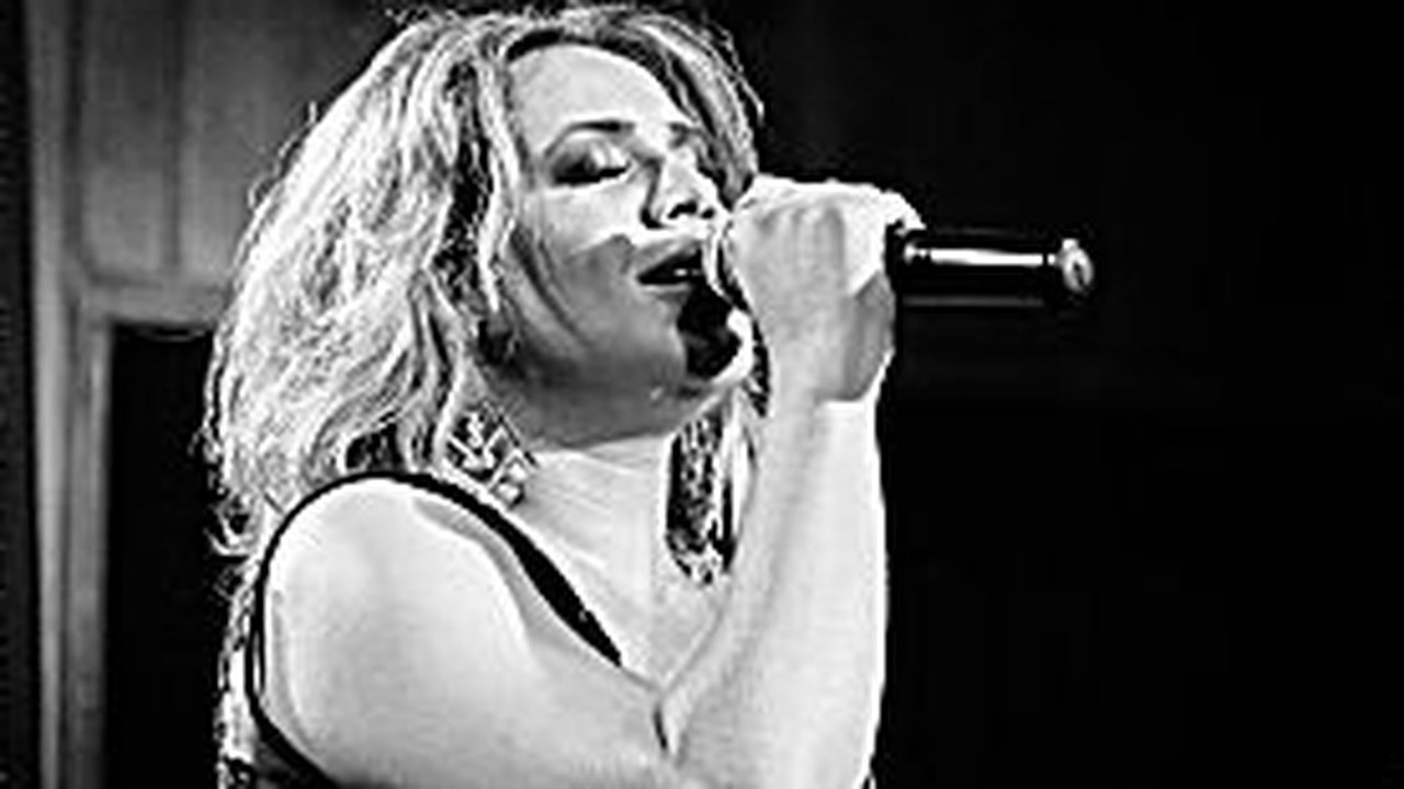 Quintas no Poço de março recebe Kel Monalisa cantando Maria Bethânia