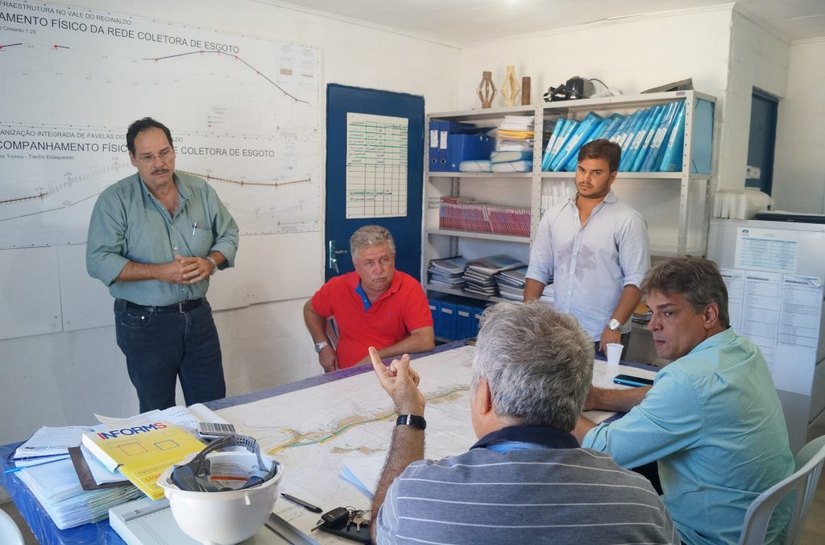 Reunião na Seinfra discute andamento das obras no Vale do Reginaldo