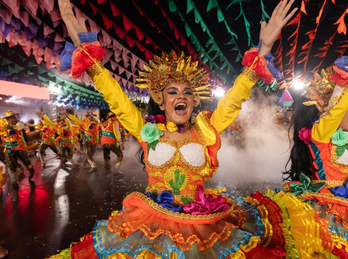 São João Raiz: Quadrilhas juninas se apresentam na primeira noite de Festival