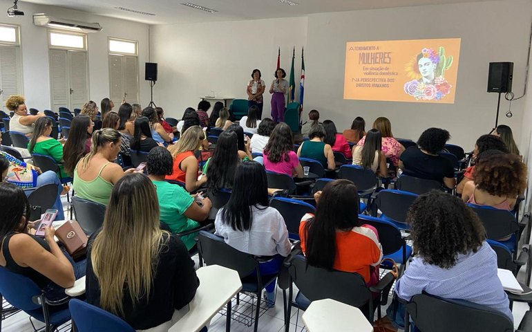 Secretaria da Mulher realiza formação em atendimento humanizado a mulheres negras e LGBTQIAPN+