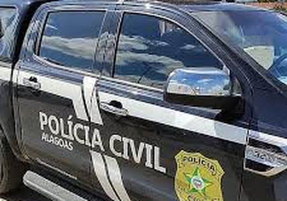 Funcionária é presa em Arapiraca após furtar R$ 30 mil de farmácia para apostas online