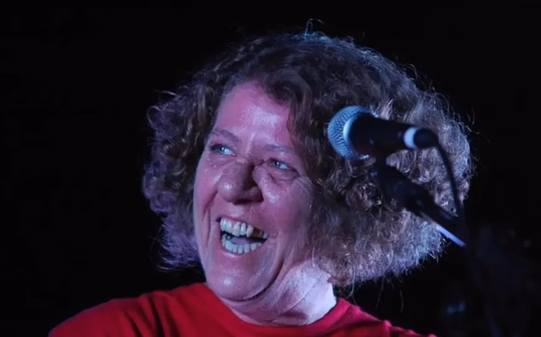 Morre a cantora Cristina Buarque, aos 74 anos