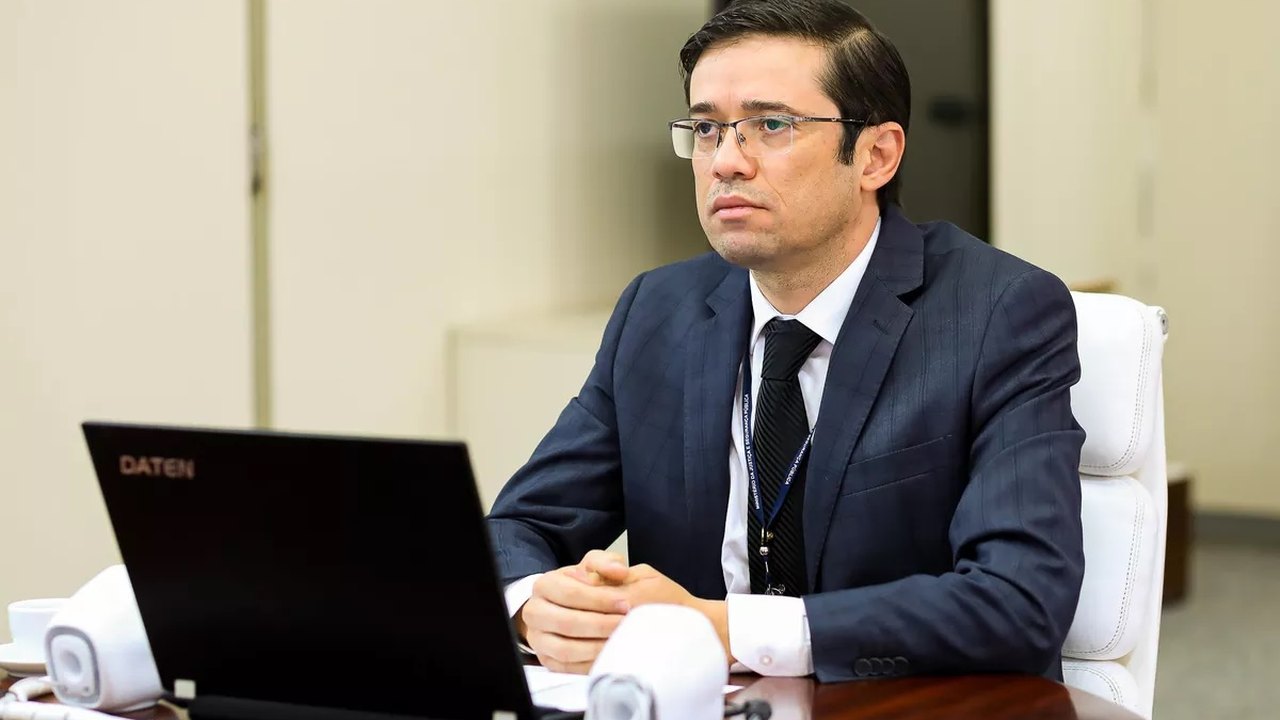 Bolsonaro exonera diretor da PRF e designa chefe da PF para a embaixada em Madri