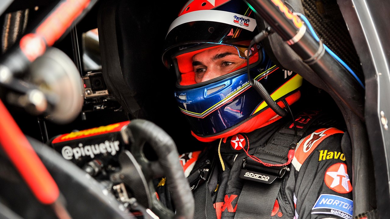 Nelsinho Piquet brilha em Interlagos e vence a 1º na Stock Car; Barrichello é 7º