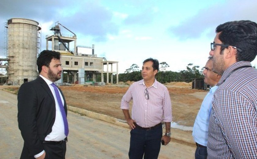 Diretores do IMA visitam fábrica em construção no polo industrial de Marechal Deodoro