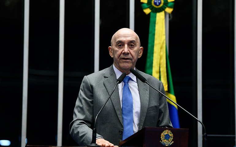 Confúcio cobra vagas para curso de medicina e hospital universitário em Rondônia