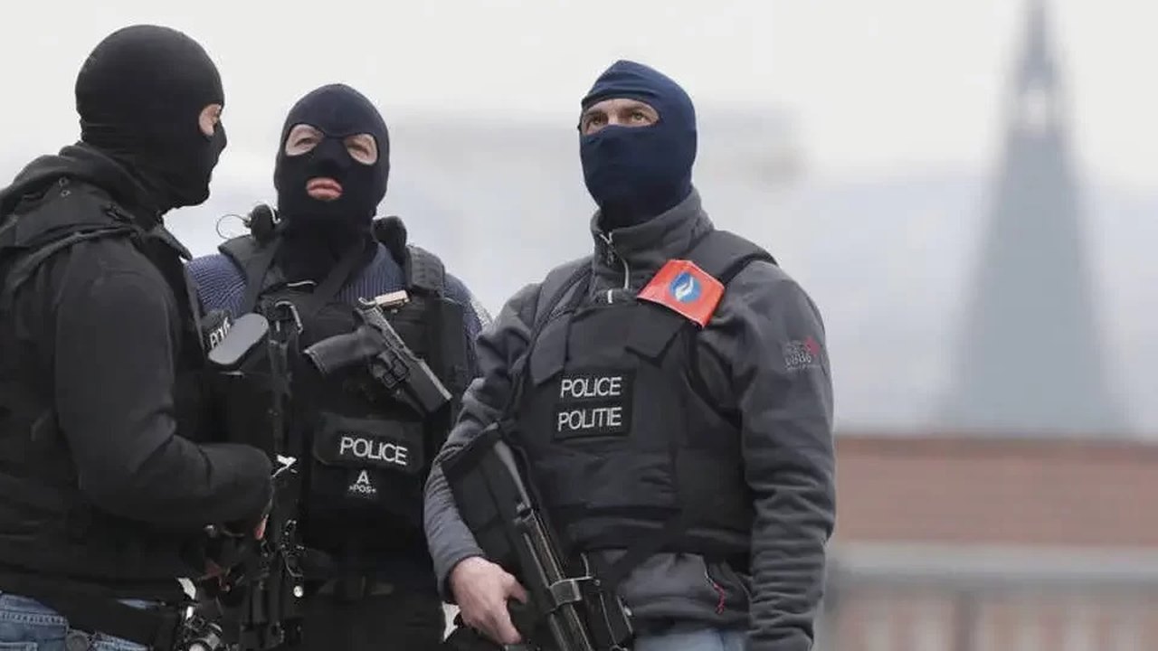 Polícia belga diz que matou atirador que causou a morte de dois torcedores perto de estádio
