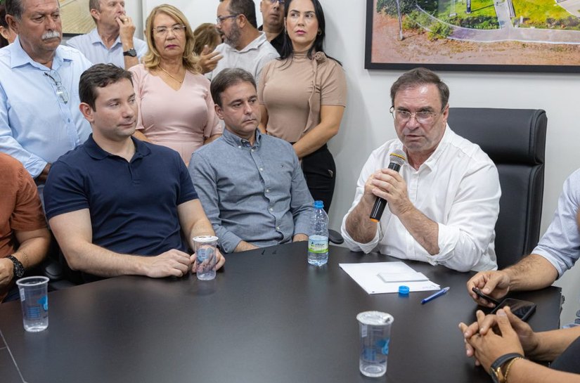 Prefeito Luciano garante pavimentação de mais dois bairros de Arapiraca