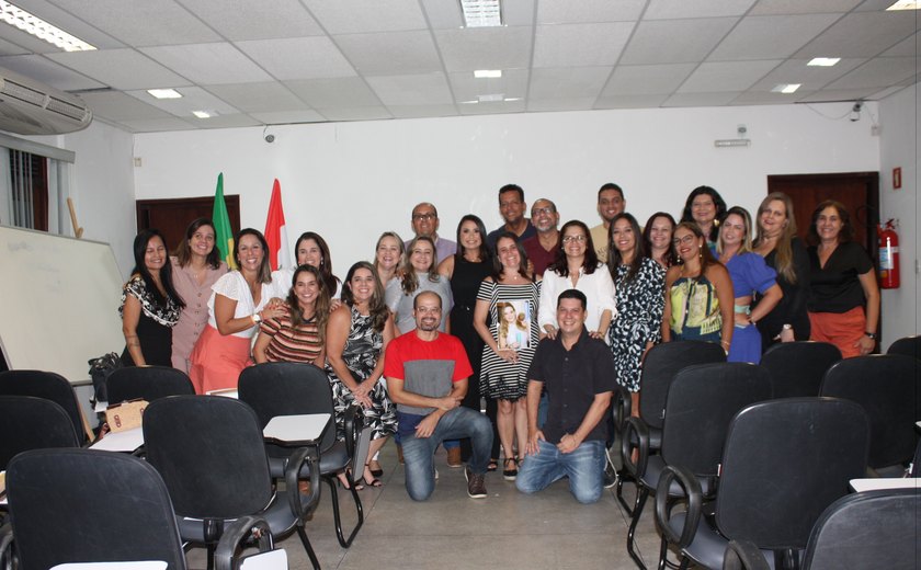 CRF/AL faz homenagem a primeira turma de farmacêuticos do Estado de Alagoas