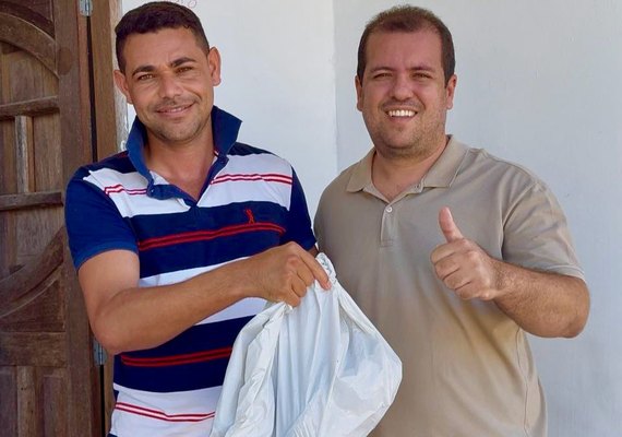 Prefeitura de Limoeiro entrega peixes na Semana Santa e beneficia mais de 10 mil famílias