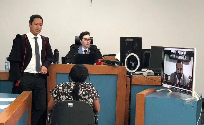 Réu e advogado participaram do julgamento por videoconferência