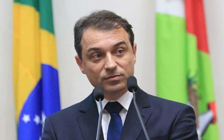 Deputados de SC aprovam segundo pedido de impeachment contra governador