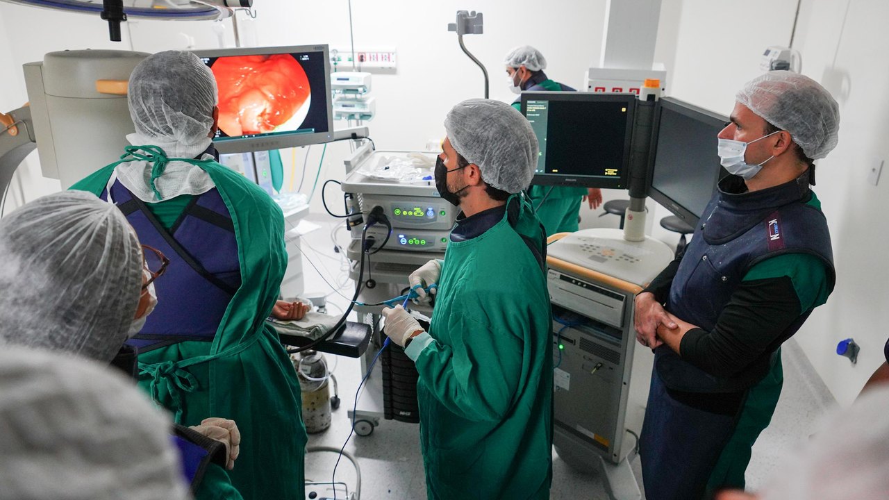 Hospital Metropolitano realiza treinamento sobre cirurgia destinada a desobstruir o canal do fígado e pâncreas