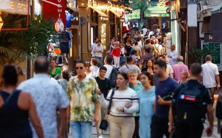 PMI composto da zona do euro sobe a 51,4 em abril, afirma S&P Global