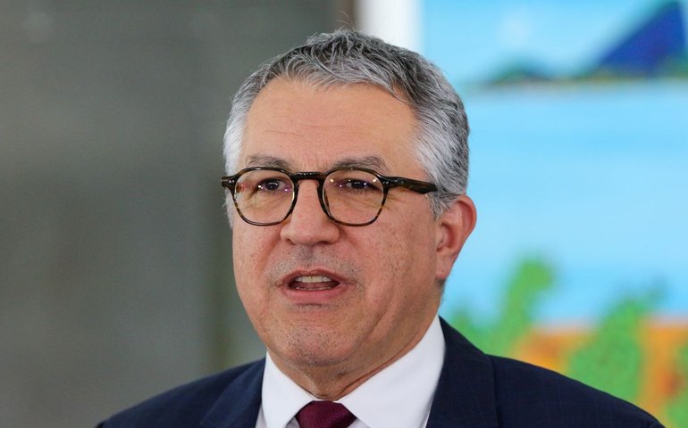 Padilha conversa com a imprensa sobre transição no Ministério da Saúde