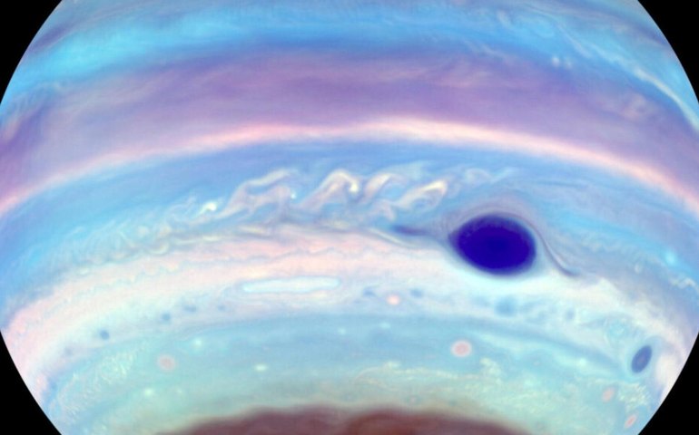 Astrônomos detectam em polos de Júpiter ovais escuros semelhantes a tornados (FOTOS)