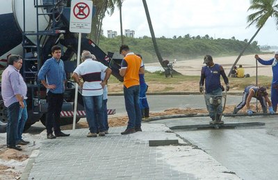 Prefeito acompanha obras na Avenida Pontes de Miranda, em Cruz das Almas