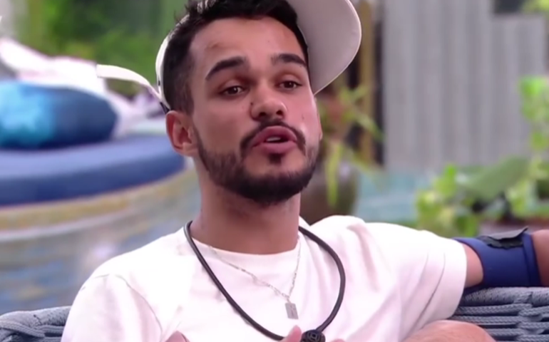 João Gabriel é chamado de 'vacilão' no 'BBB 25 e rebate: 'Não sou amigo de ninguém aqui dentro'