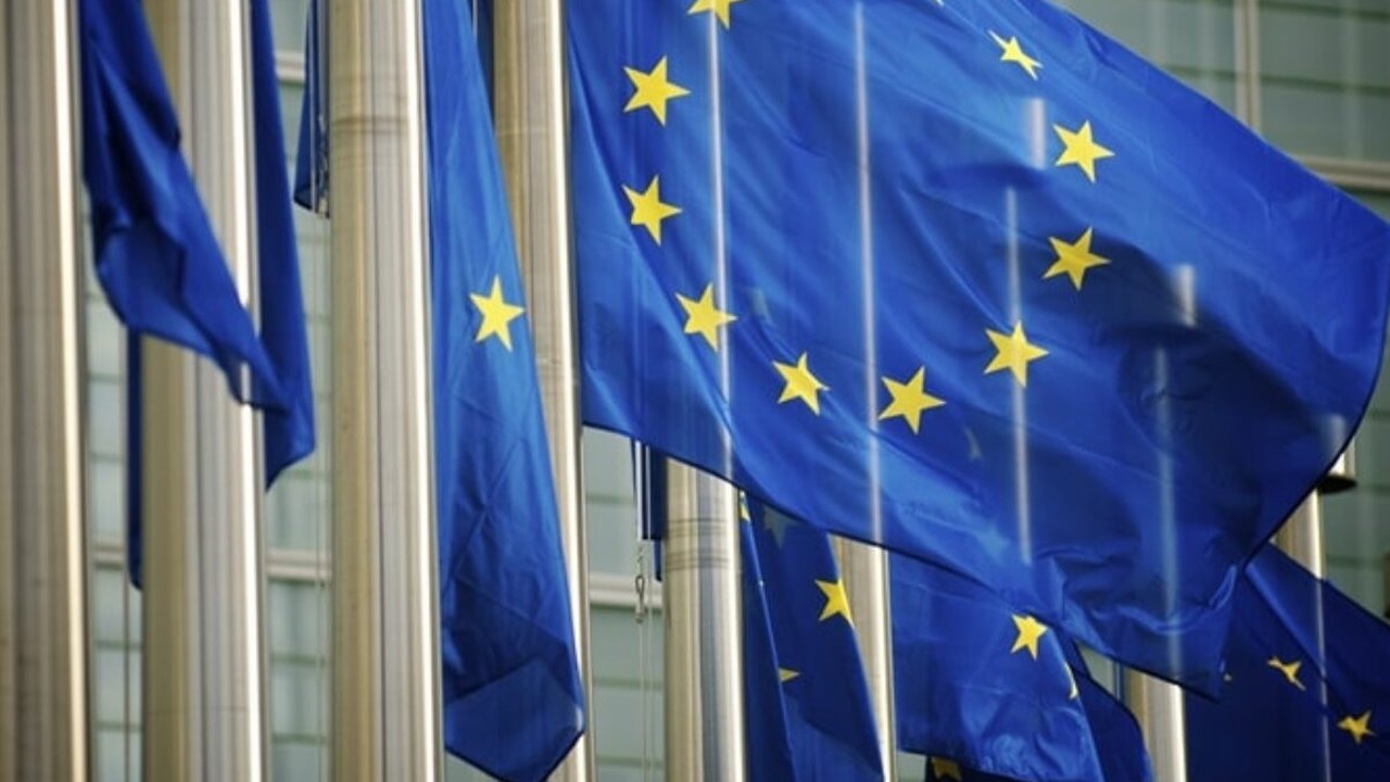 Taxa de desemprego da zona do euro surpreende e cai à mínima recorde de 6,5% em março