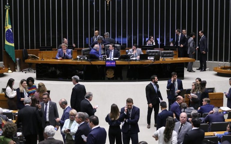 Votação da PEC da Segurança Pública e do projeto antifacção é adiada para 2026