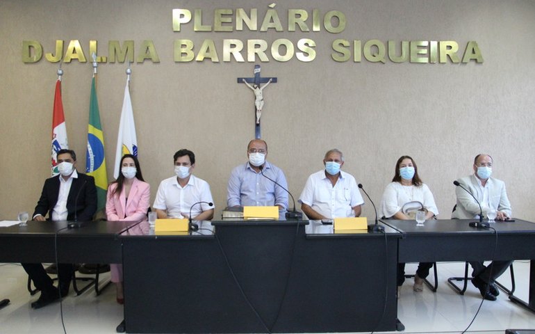 Prefeito Marcelo Beltrão e primeira dama Lili Curvello são homenageados pela luta dos direitos da pessoa idosa