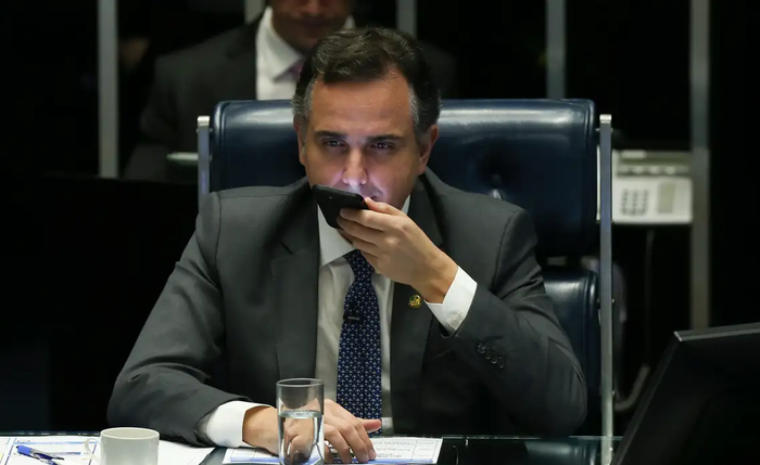 Pacheco pede lista de parlamentares monitorados pela "Abin paralela"