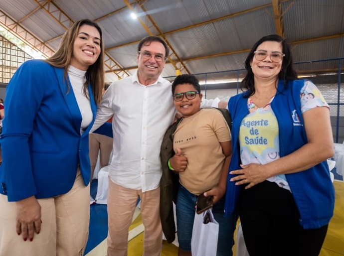 Prefeito Luciano lança programa de saúde oftalmológica e entrega mais de 260 óculos de grau