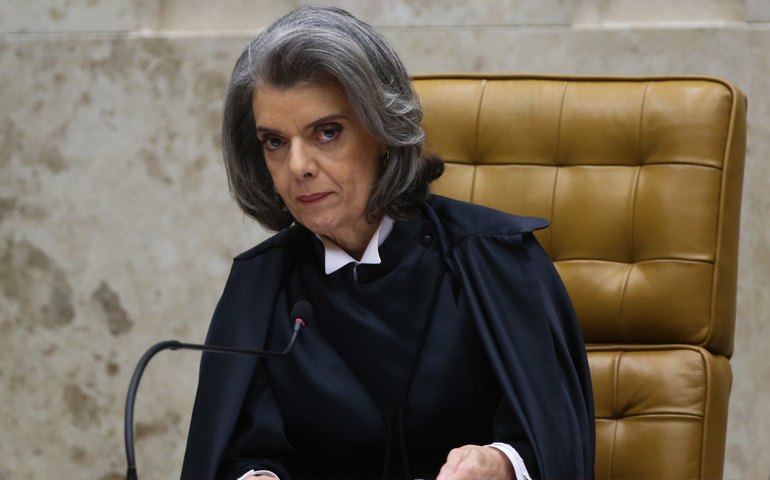 Após ataques, Cármen Lúcia diz que ministros comprometem-se com a democracia