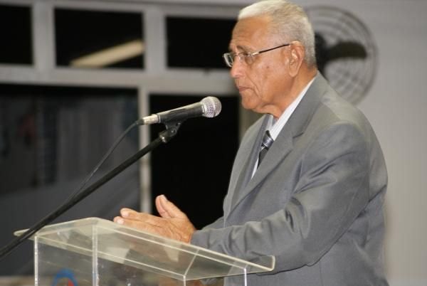 Igreja faz prestação de contas e o pastor Abiezer dá uma mensagem