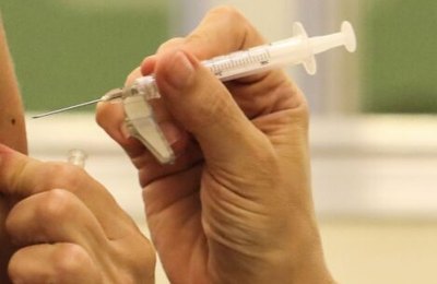 Ministério recomenda dose de reforço de vacina em adolescente de 12 a 17 anos