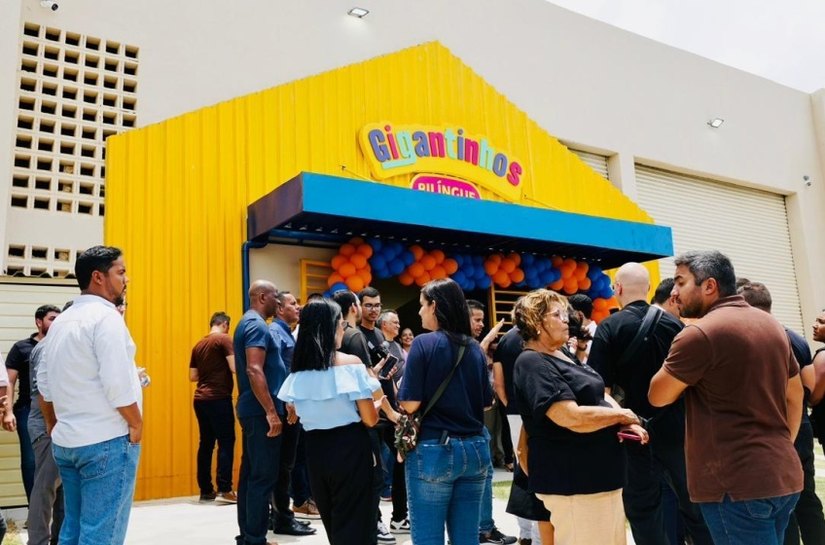 Comunidade escolar comemora entrega de novo Gigantinho Feitosa