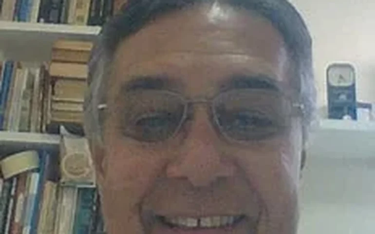 A ciranda troca de partidos e a busca por cargos públicos