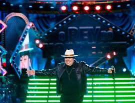 Rey Vaqueiro consagra título de 'O Rey do Nordeste' e canta para mais de 10 mil pessoas em Recife