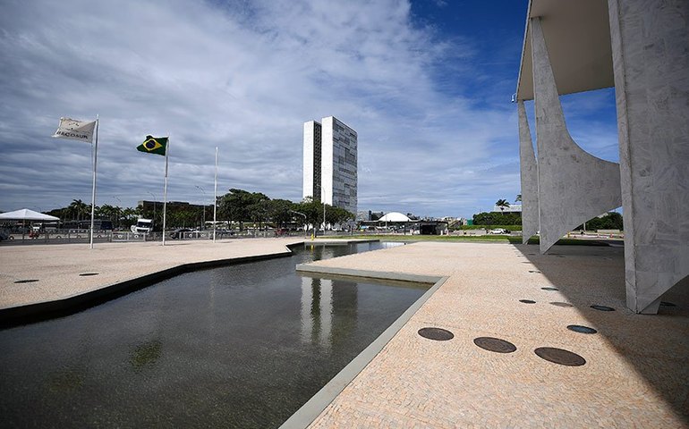 Nova lei cria regra de transição para evitar queda brusca em repasses do FPM