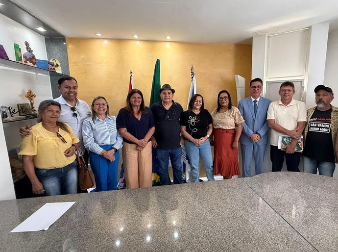 Prefeita de Delmiro propõe reajuste salarial de 12% para integrantes da Educação