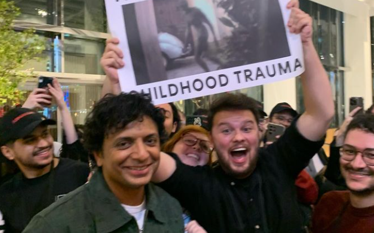'Obrigado pelo trauma de infância': quem é o brasileiro que divertiu M. Night Shyamalan