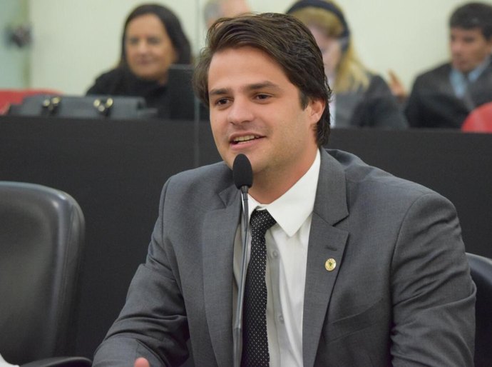 Breno Albuquerque solicita isenção de taxas da CNH para agentes da Segurança