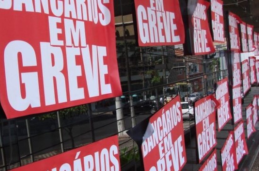 Justiça do Trabalho proíbe sindicato de bloquear acesso a agências do Bradesco