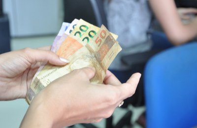 Prefeitura de Arapiraca inicia pagamento salarial de abril e injeta mais de R$ 18 milhões na economia local 