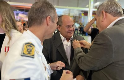 Servidores da Saúde são condecorados com a Medalha do Mérito Bombeiro Militar