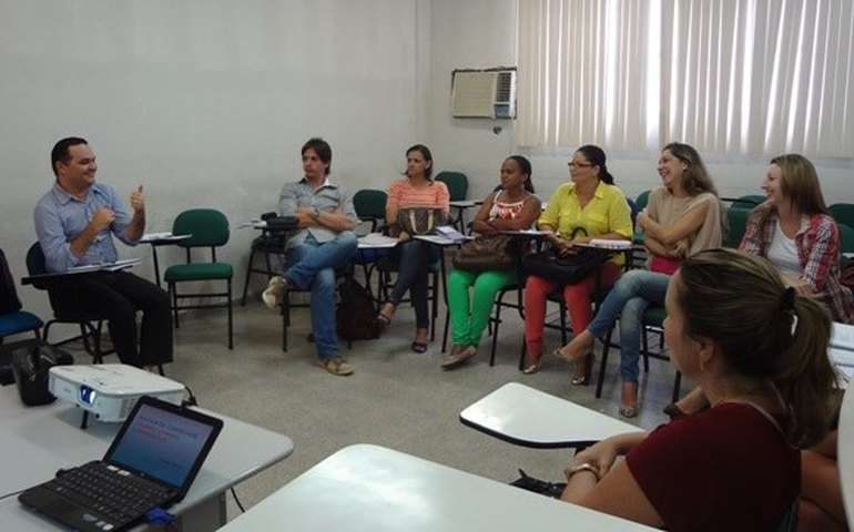 Secretaria da Mulher capacita professores para Escola de Conselhos