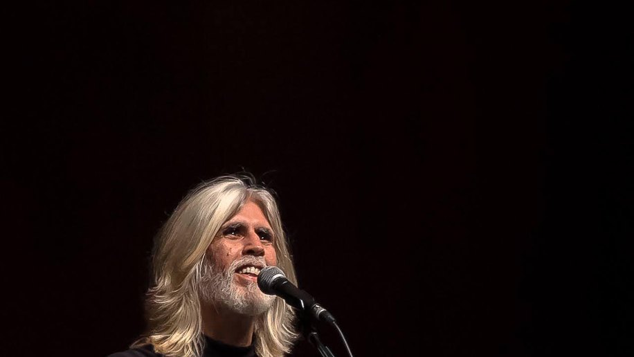 Oswaldo Montenegro faz show especial em Maceió comemorando 50 anos de carreira