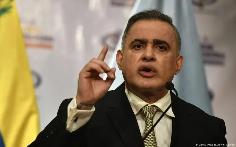 Dez prefeitos da oposição na Venezuela são inabilitados por 15 anos após mostrarem apoio a Edmundo González