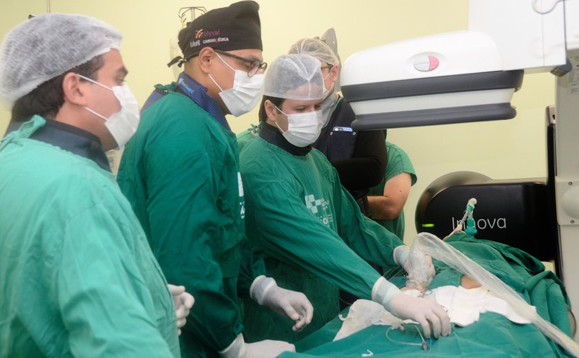 Hospital do Coração Alagoano realiza primeira cirurgia de implante de válvula aórtico transcateter